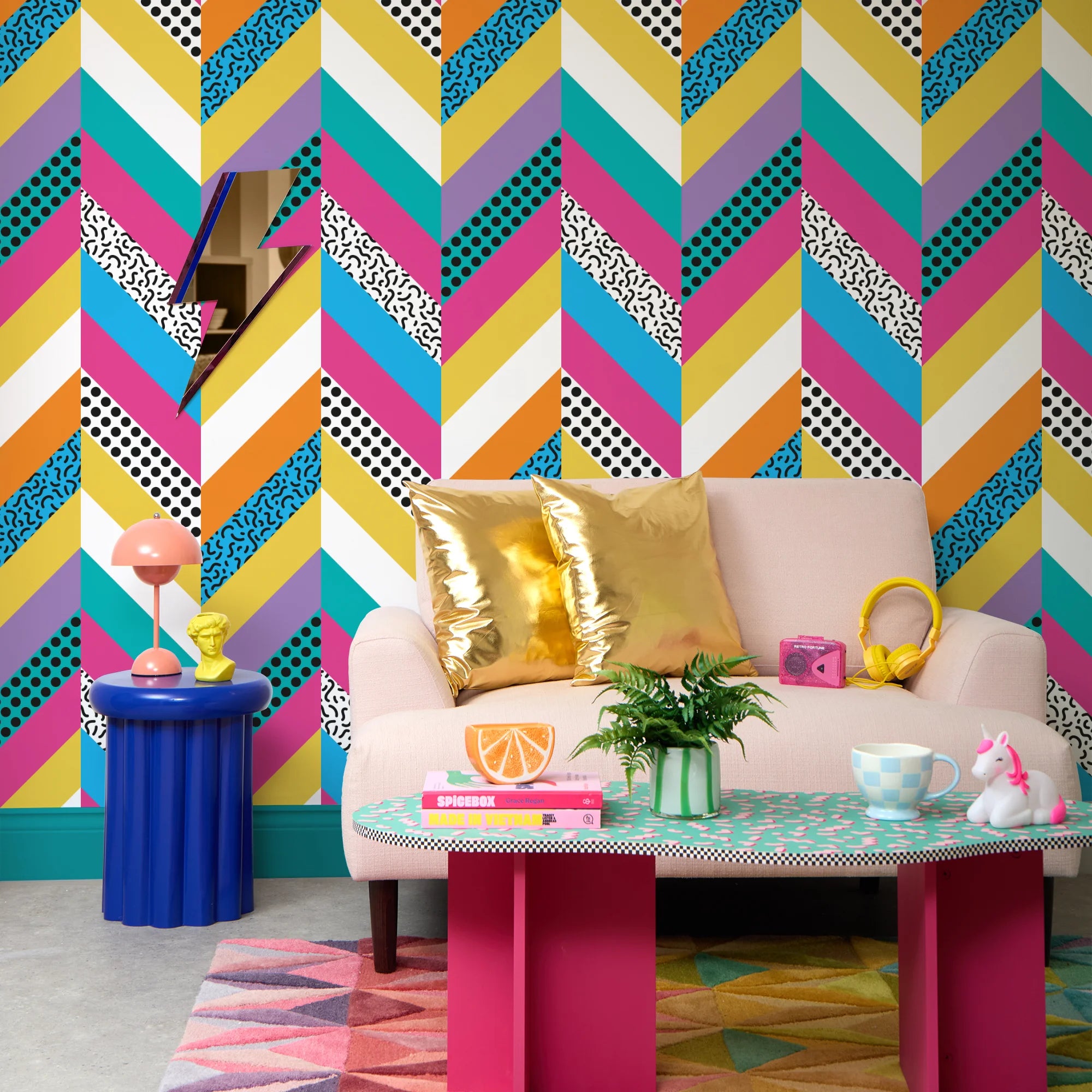 Shell-ectric Vibes Wallpaper in Electric Brights